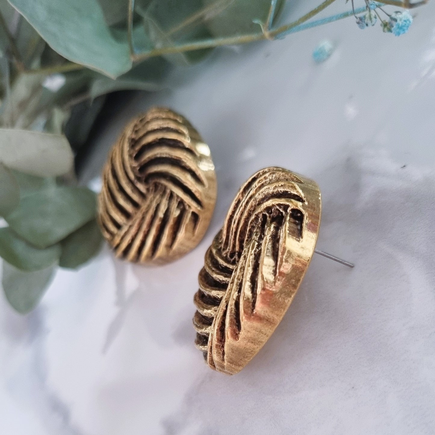 Vintage earrings - Gold triangle