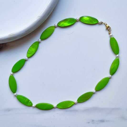 Green cat's eye leaves necklace