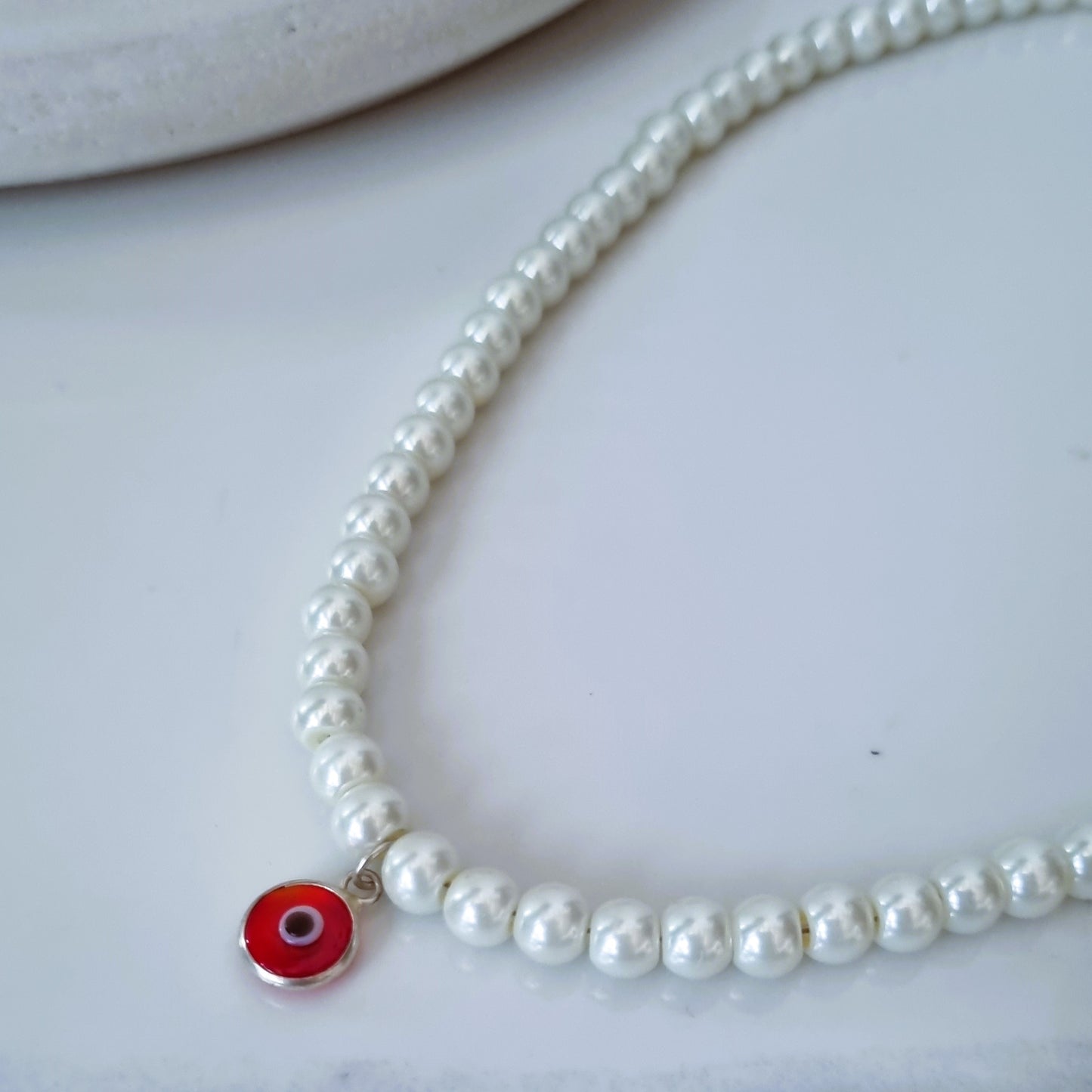 Red eye pearls necklace