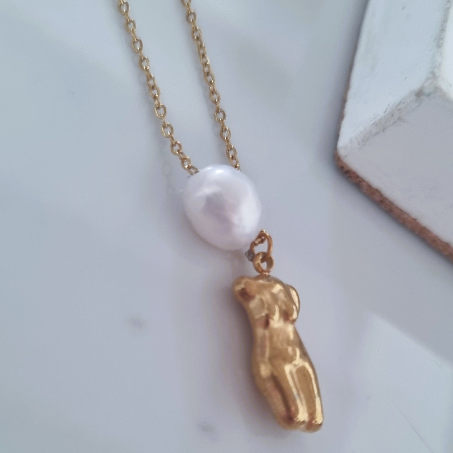 Gold body necklace