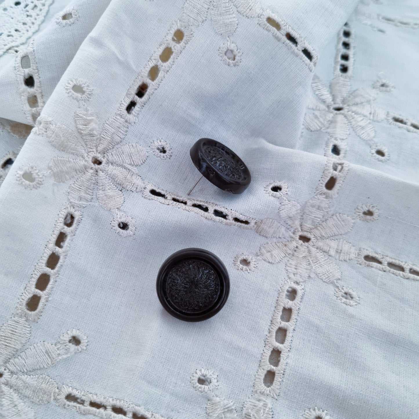 Vintage earrings - Plain black