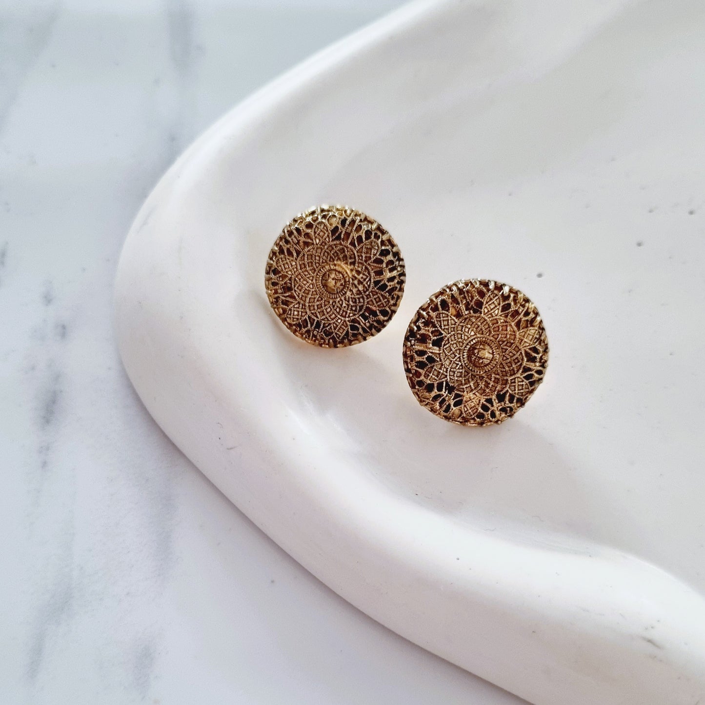 Vintage earrings - Bronze flower