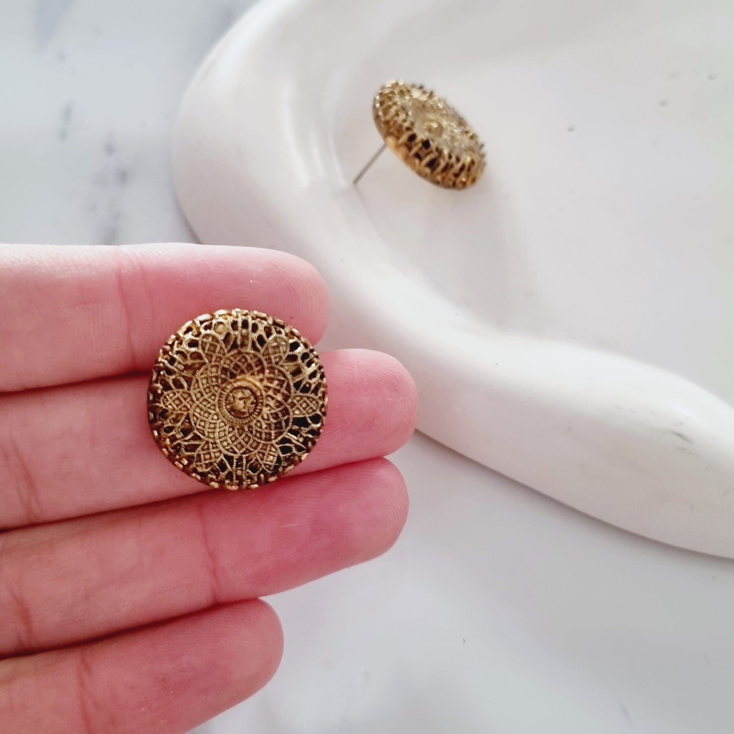 Vintage earrings - Bronze flower