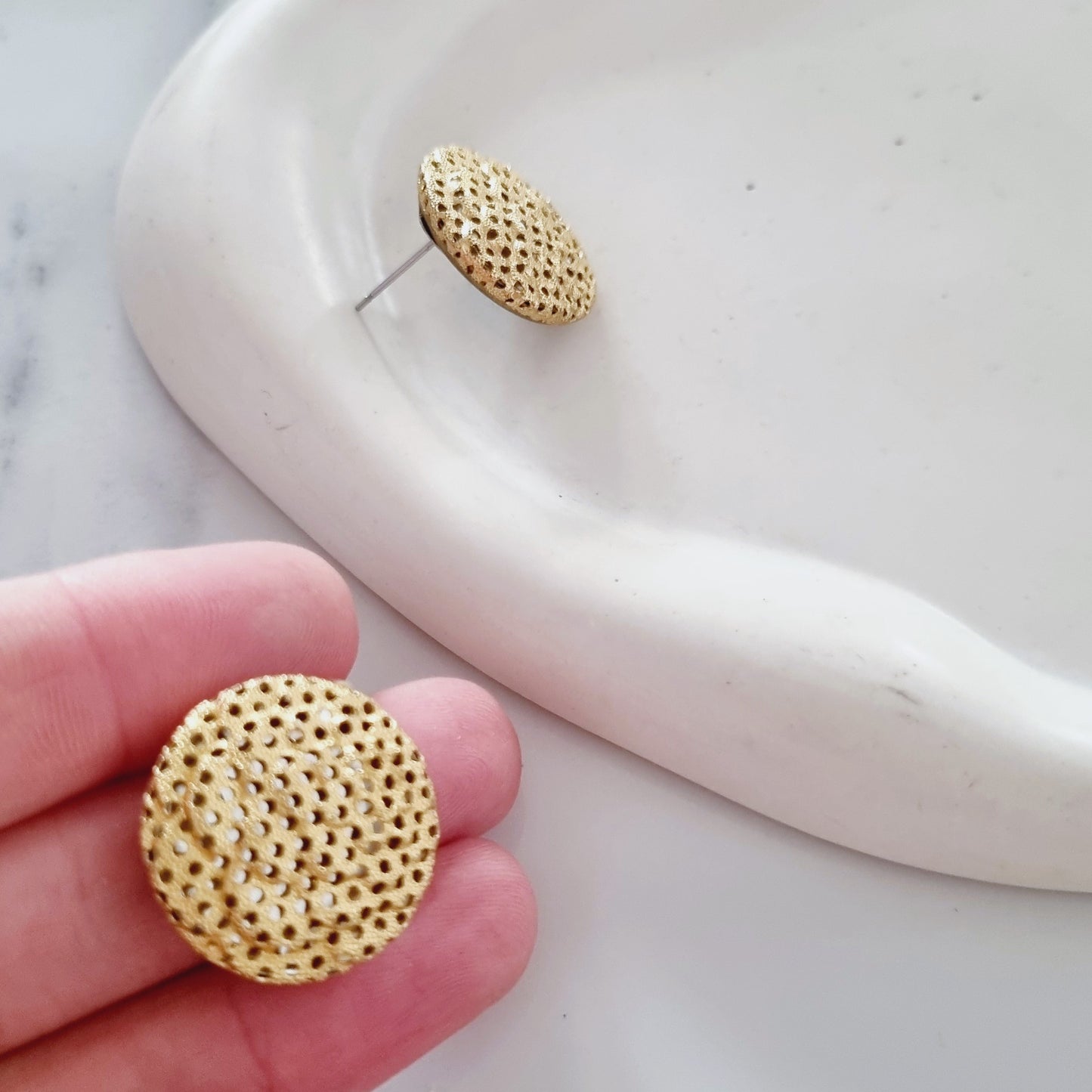 Vintage earrings- Gold void