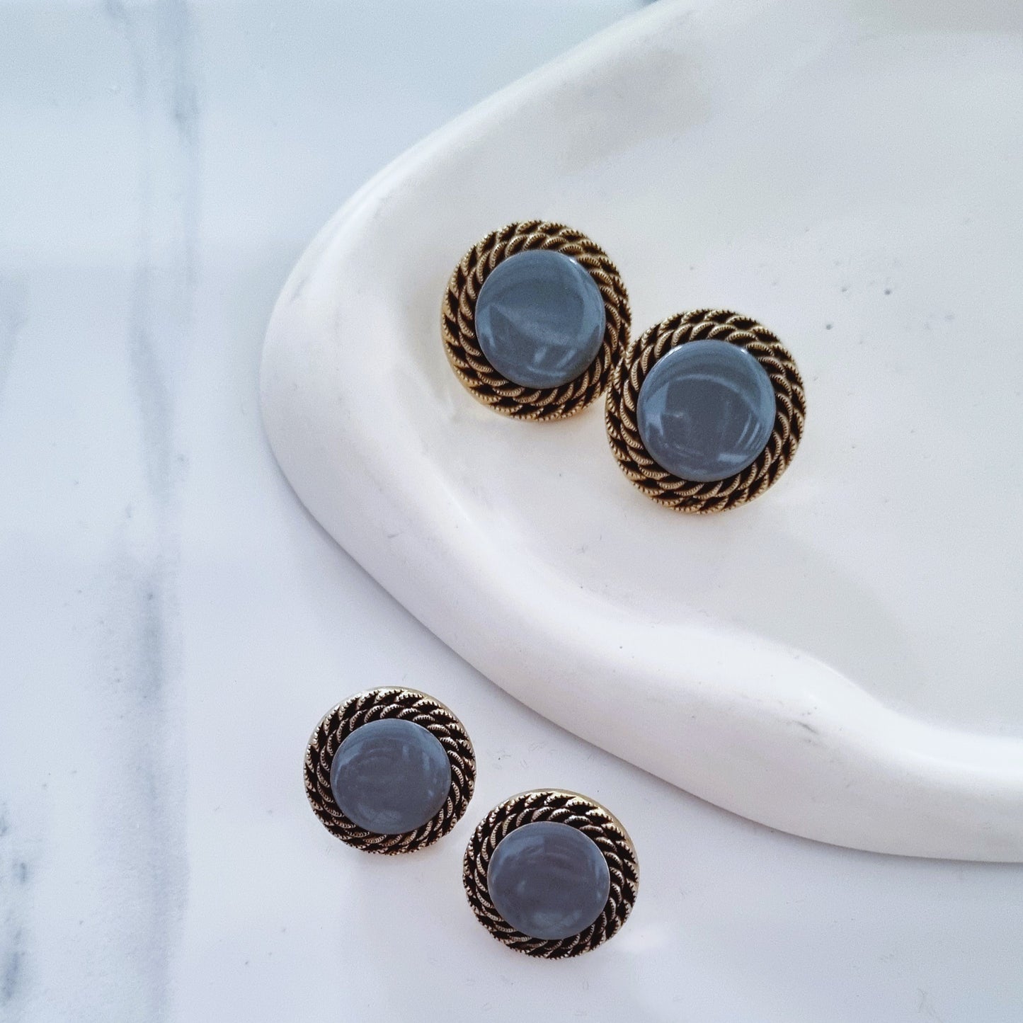 Vintage earrings - Grey