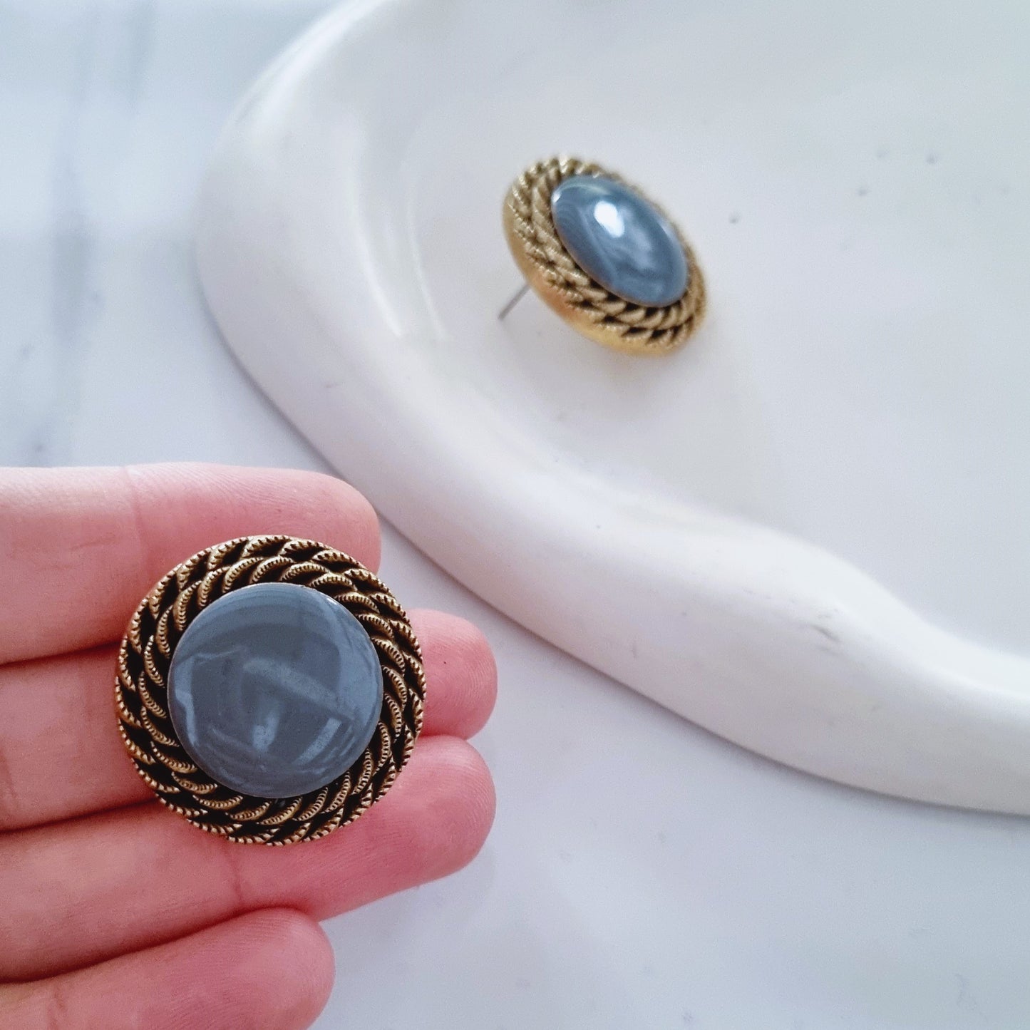 Vintage earrings - Grey