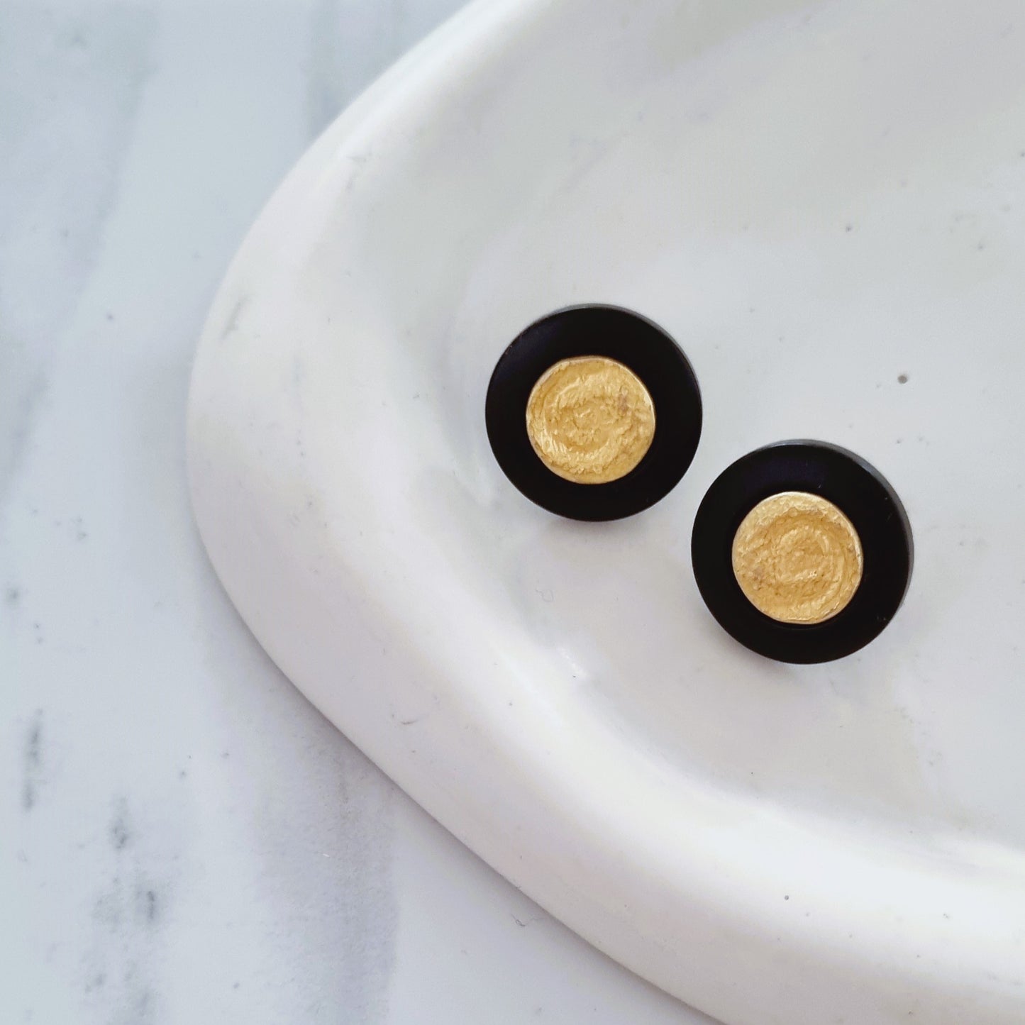 Vintage earrings - Gold and black