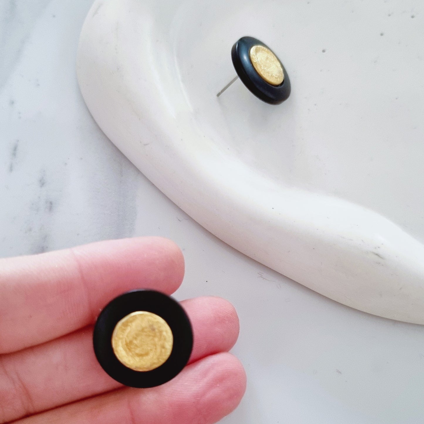 Vintage earrings - Gold and black