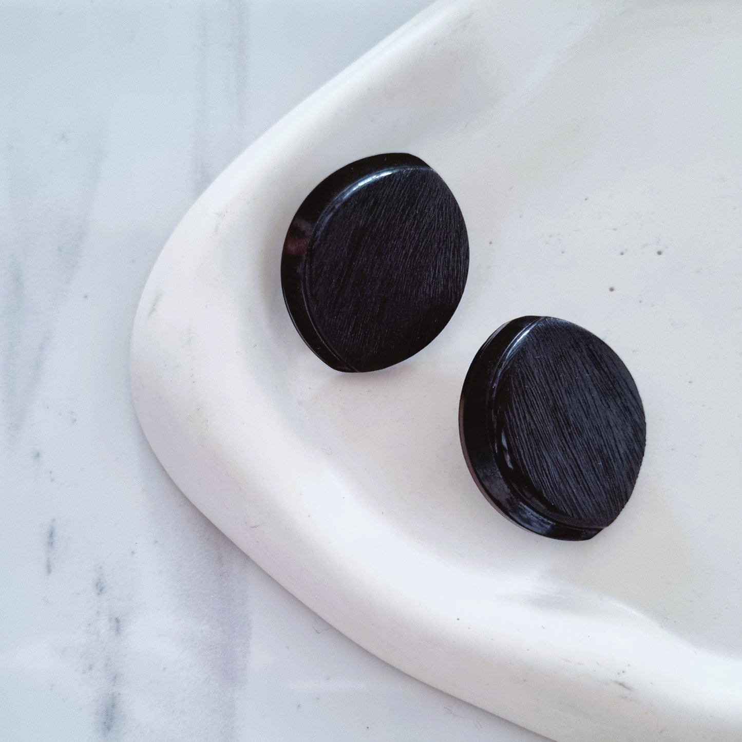 Vintage earrings - Black oval