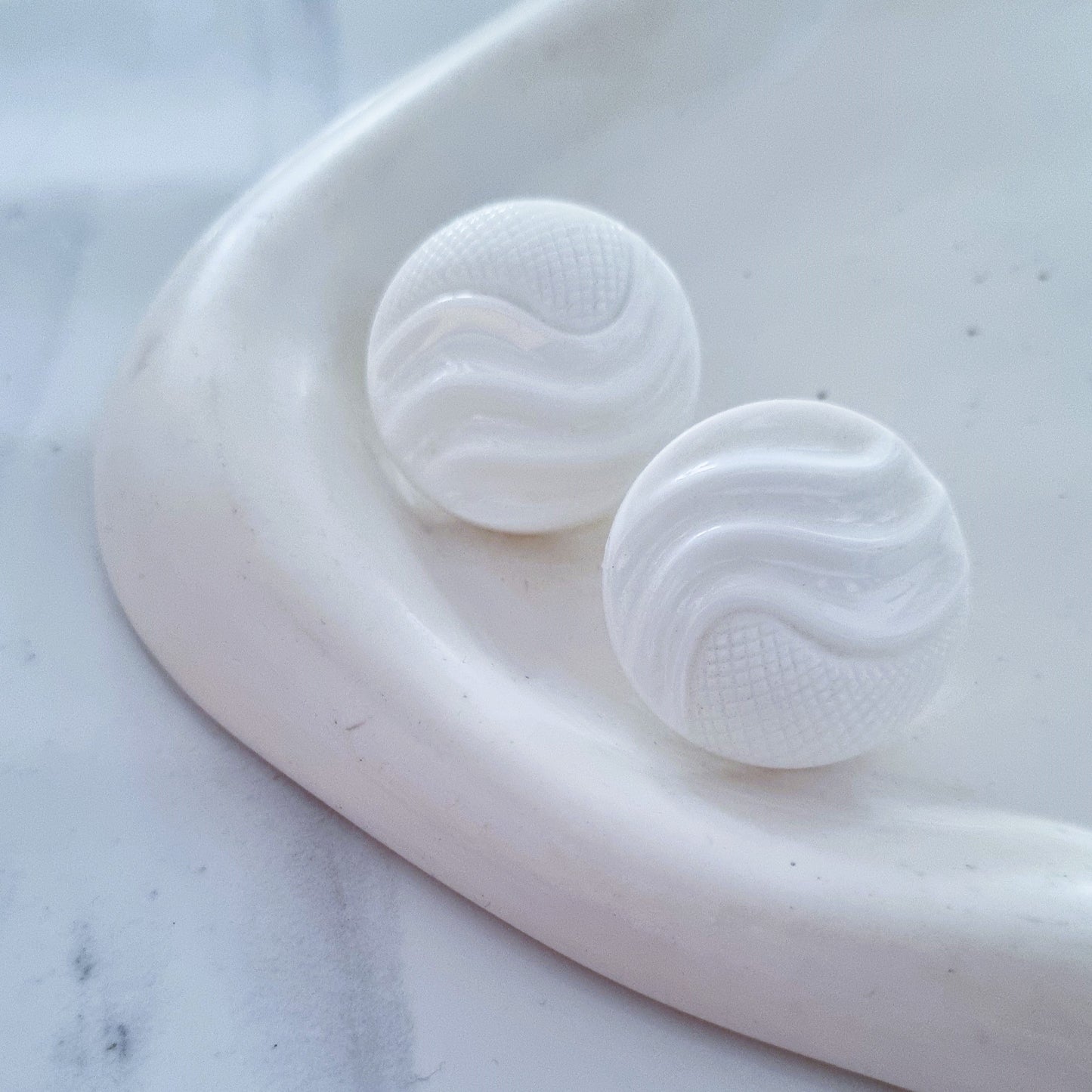 Vintage earrings - Waves in white