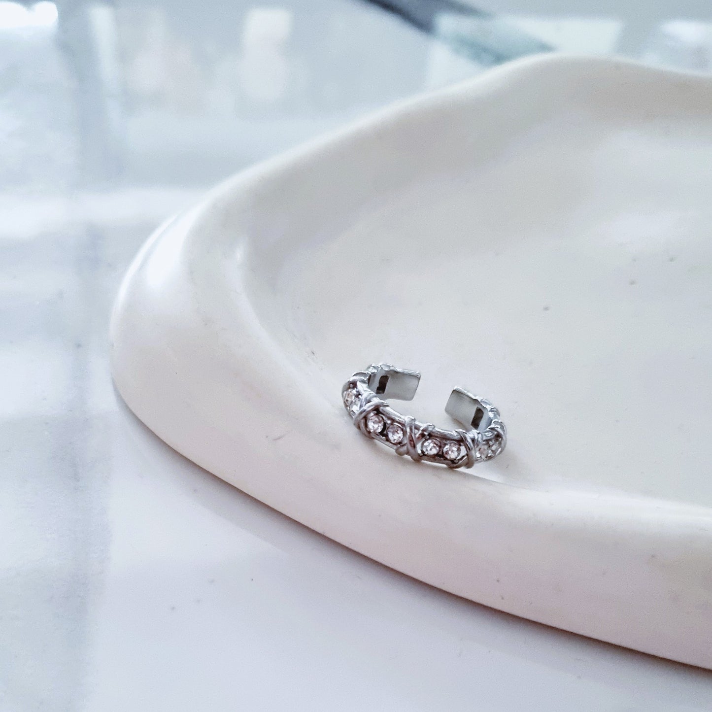 Zirconia on silver ring