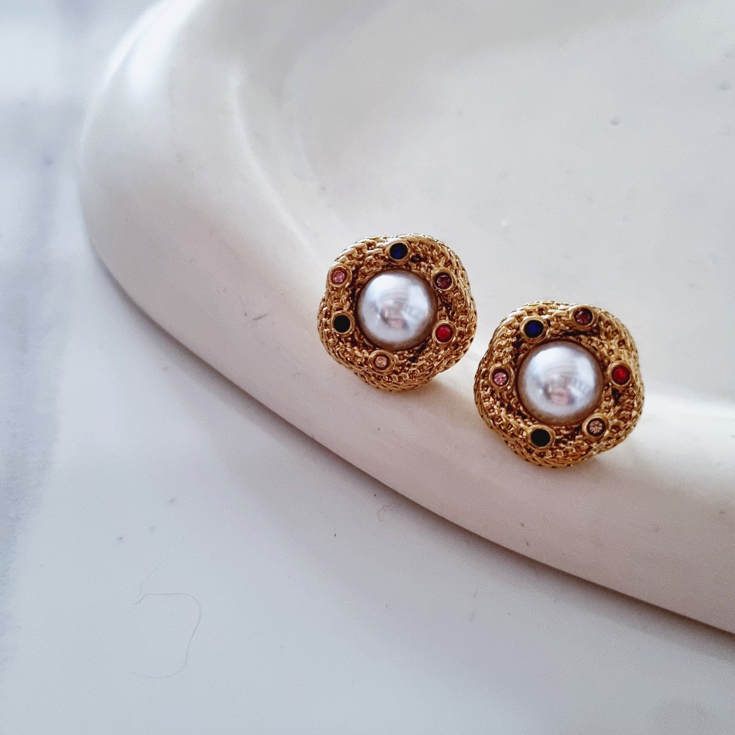 Kind of vintage earrings