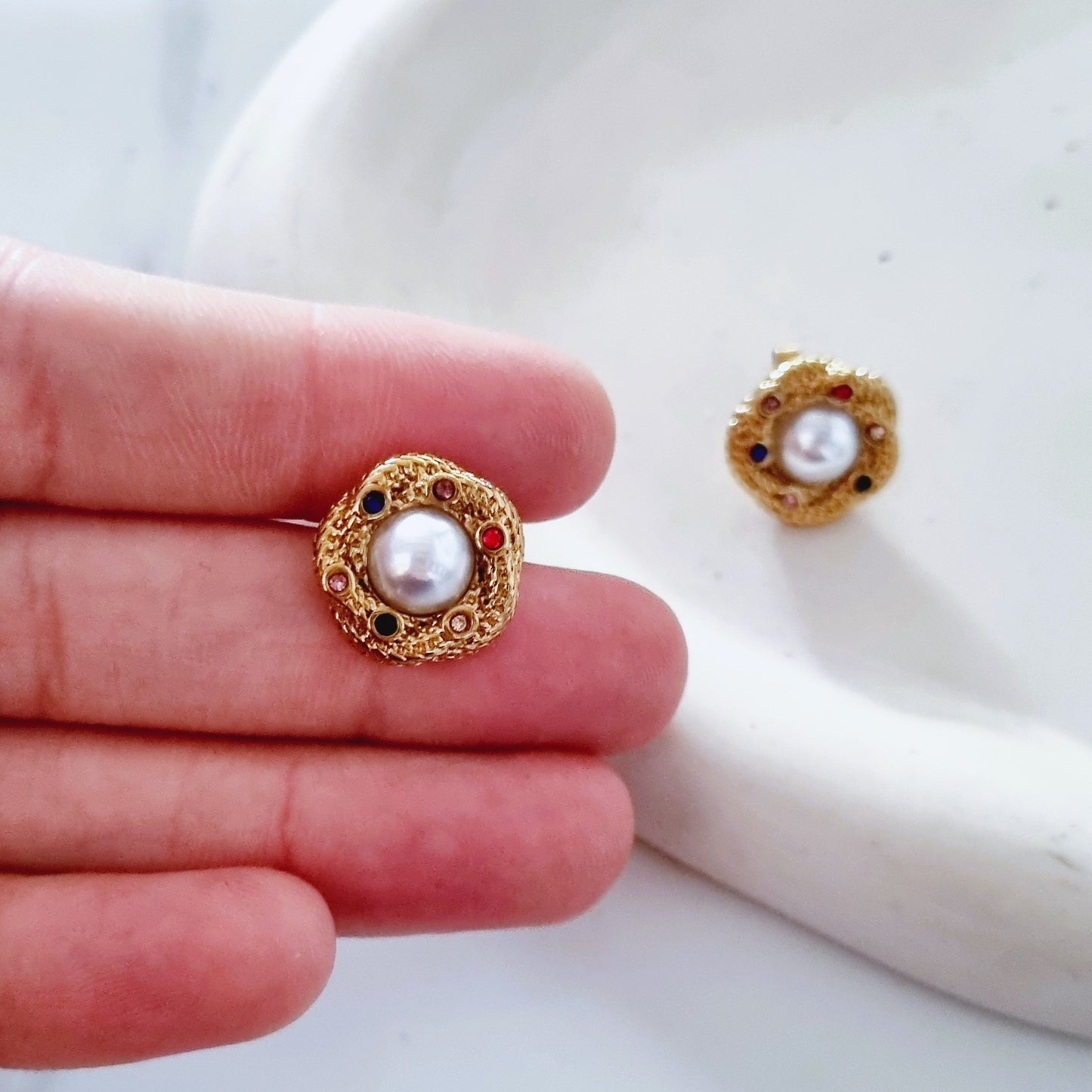 Kind of vintage earrings