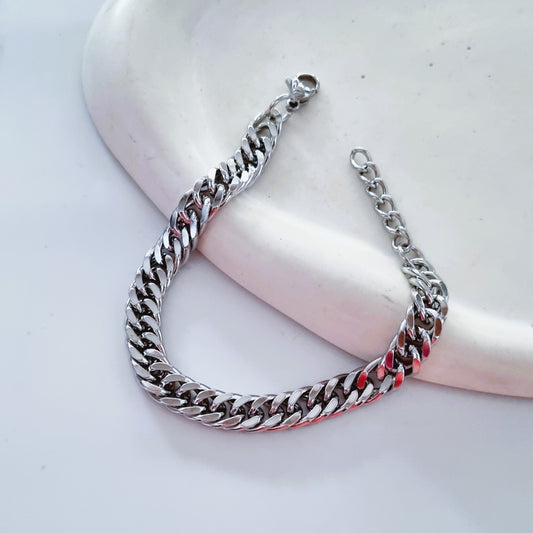 Thick chain bracelet