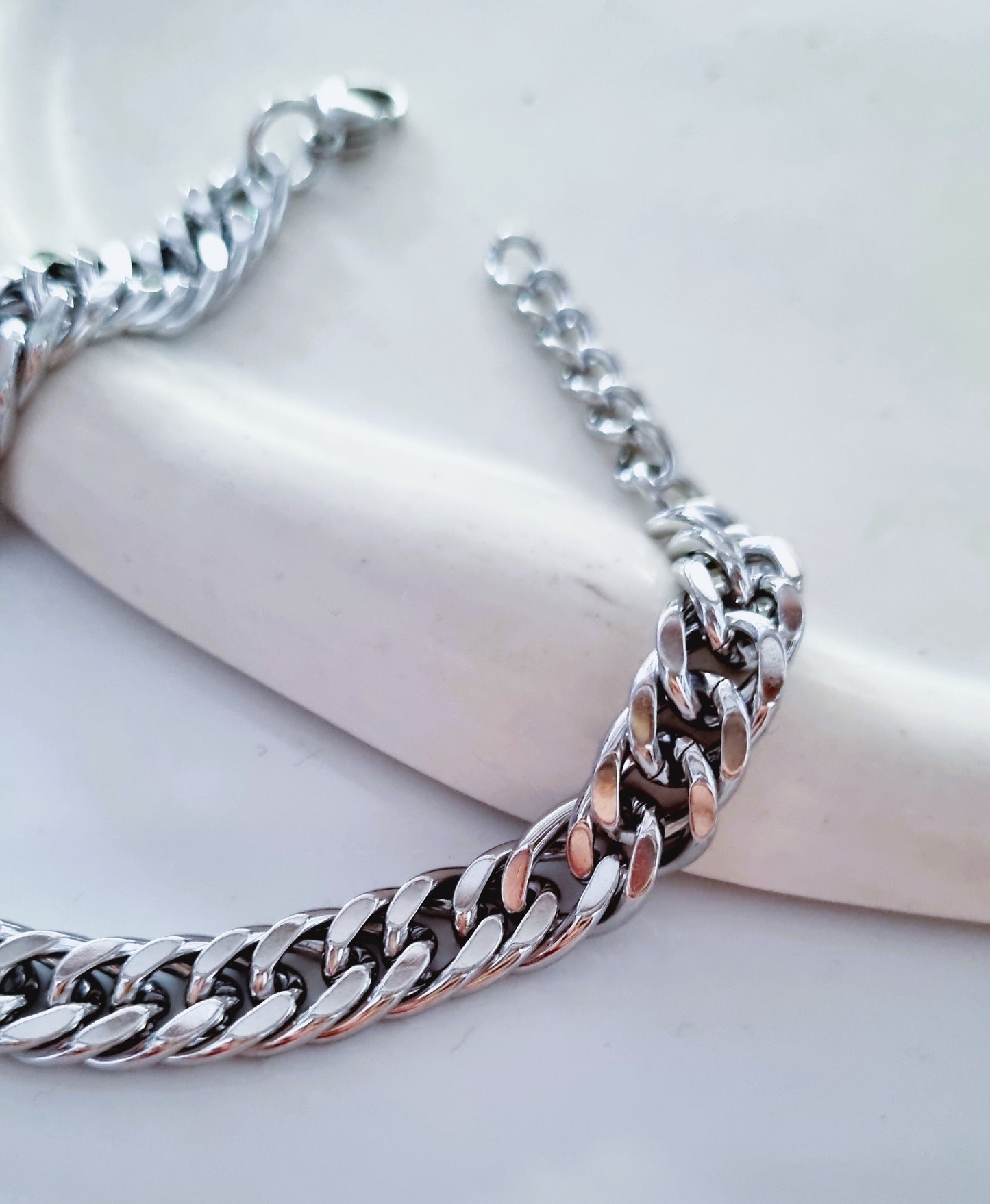 Thick chain bracelet