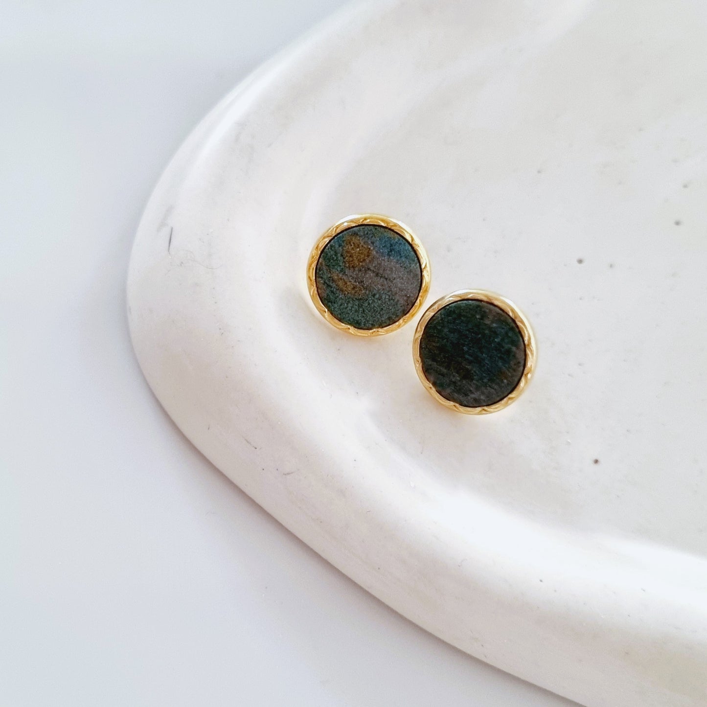 Vintage earrings - Small green