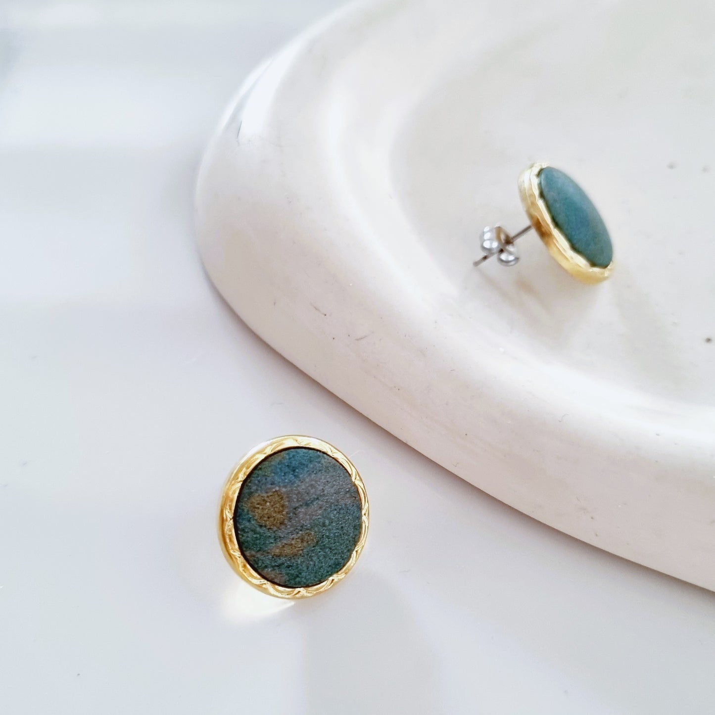 Vintage earrings - Small green