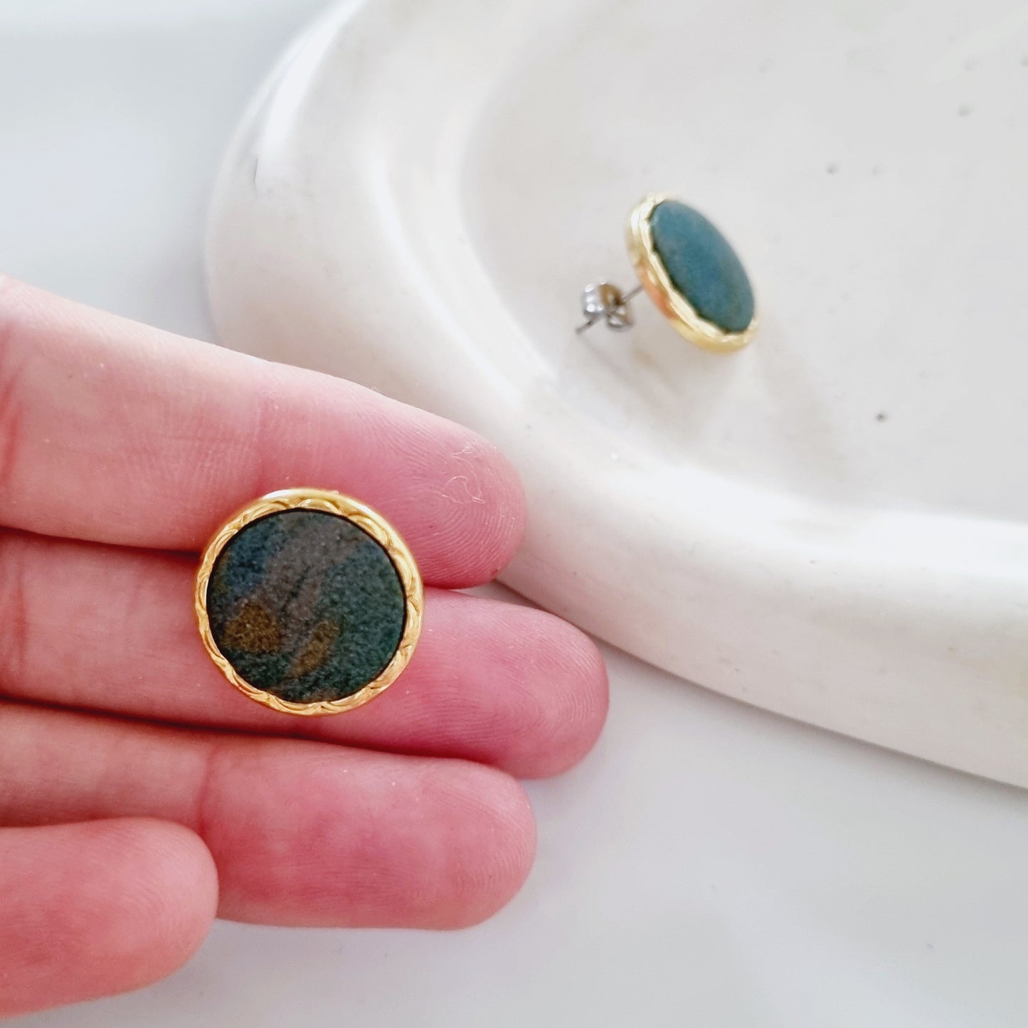 Vintage earrings - Small green