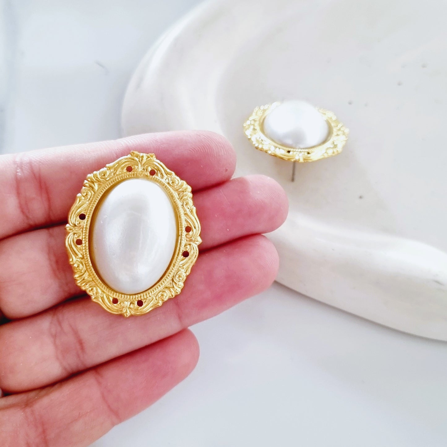 Vintage Earrings - Oval White