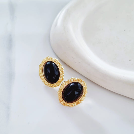 Vintage Earrings - Oval black