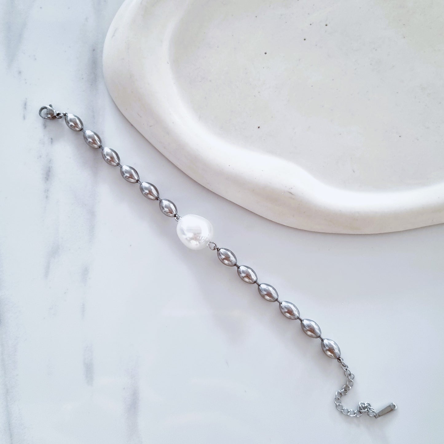 Silver with pearl bracelet