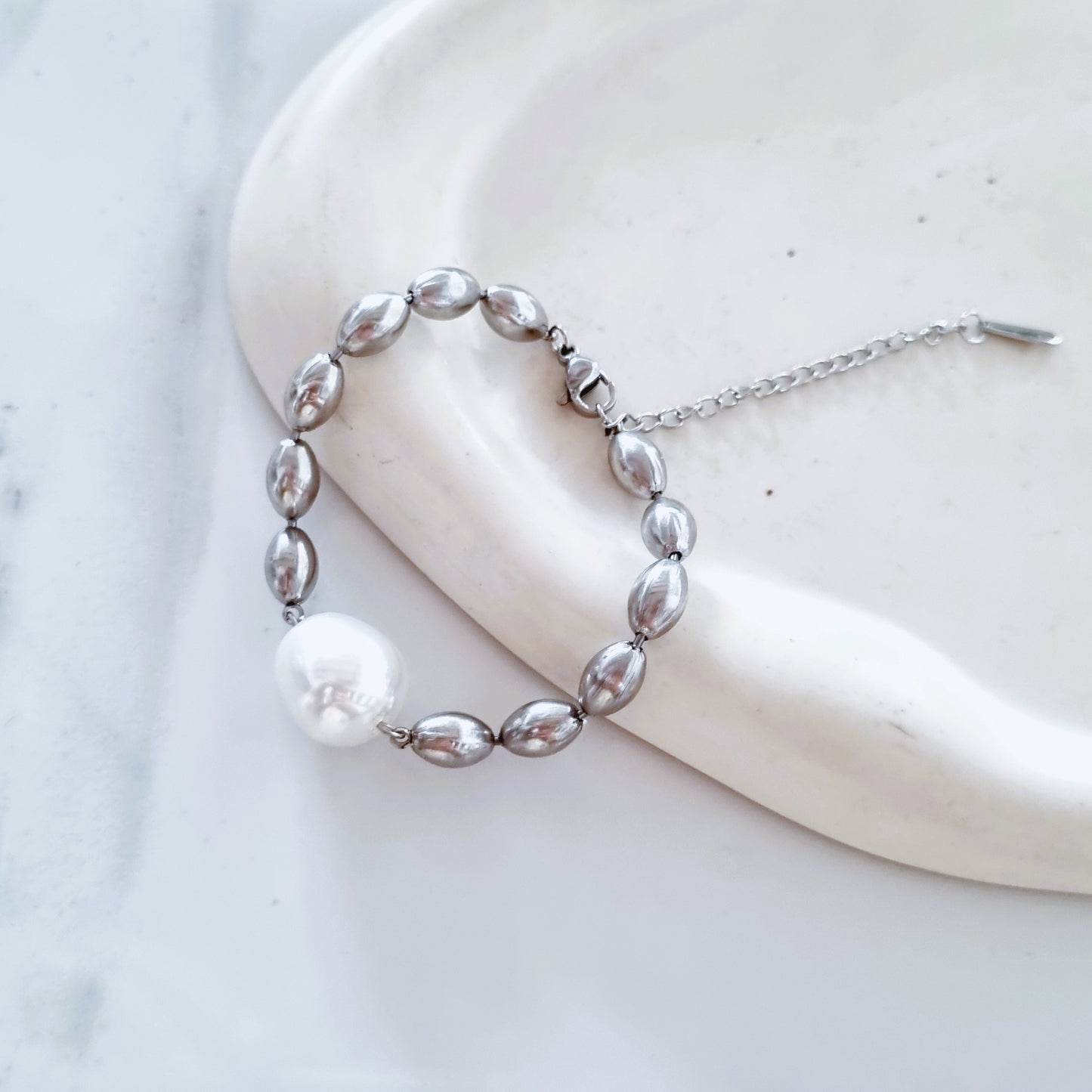 Silver with pearl bracelet