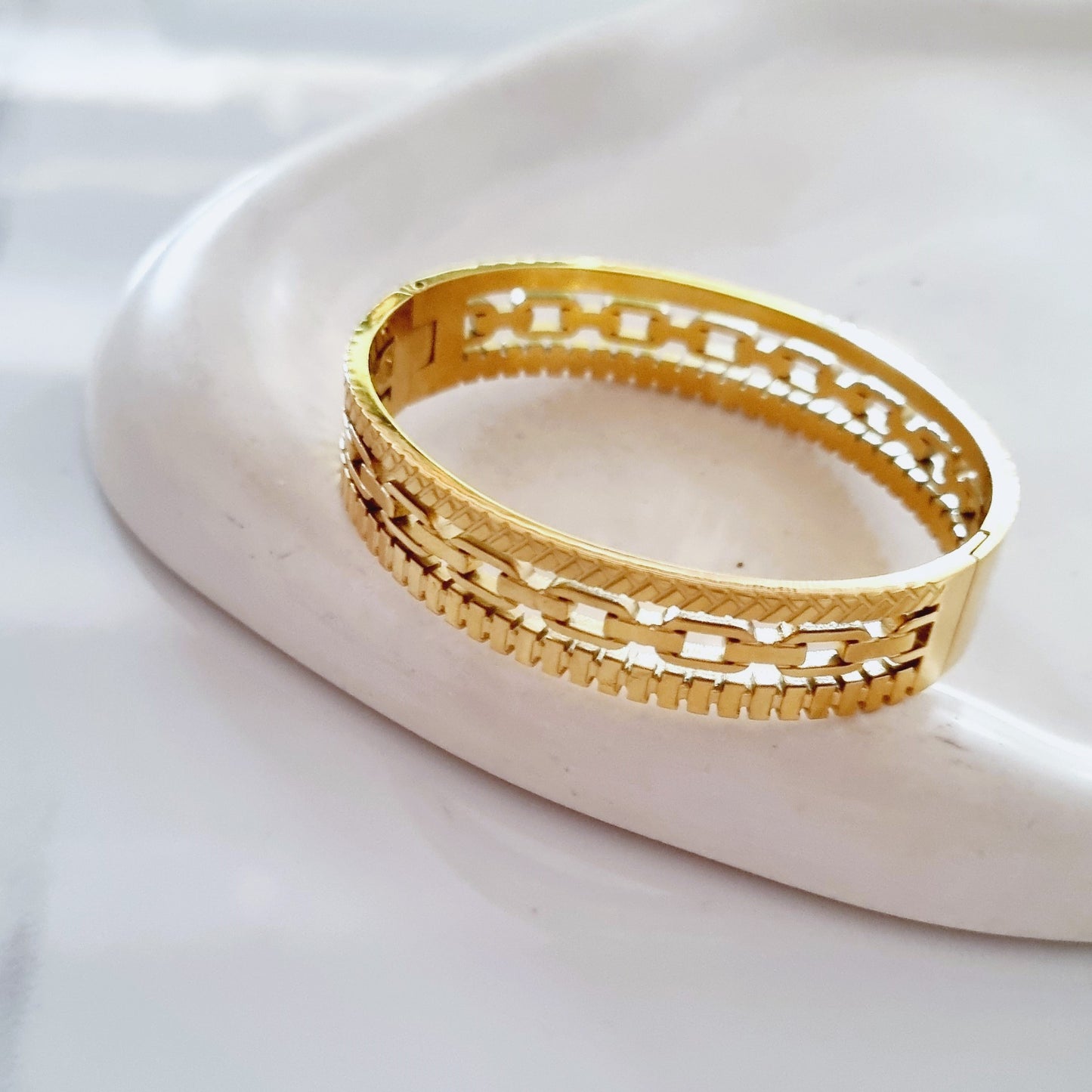 Gold bangle