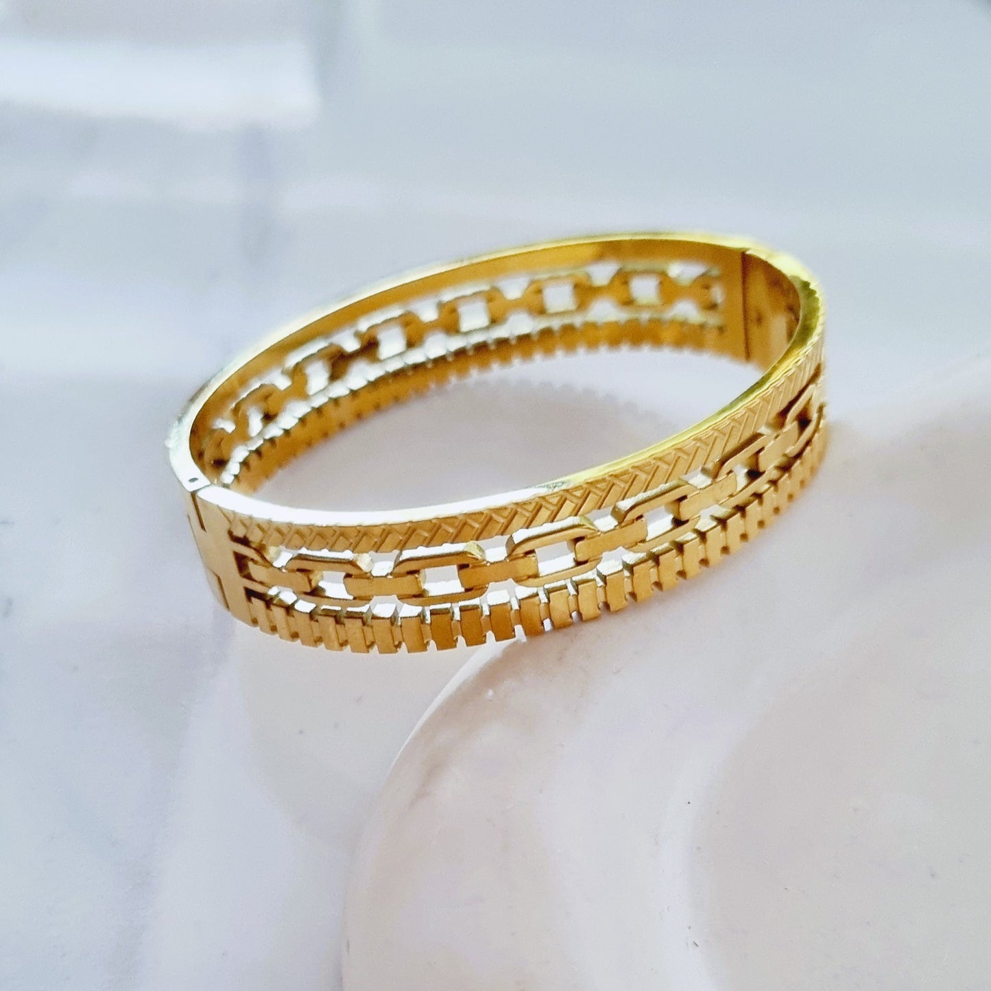 Gold bangle