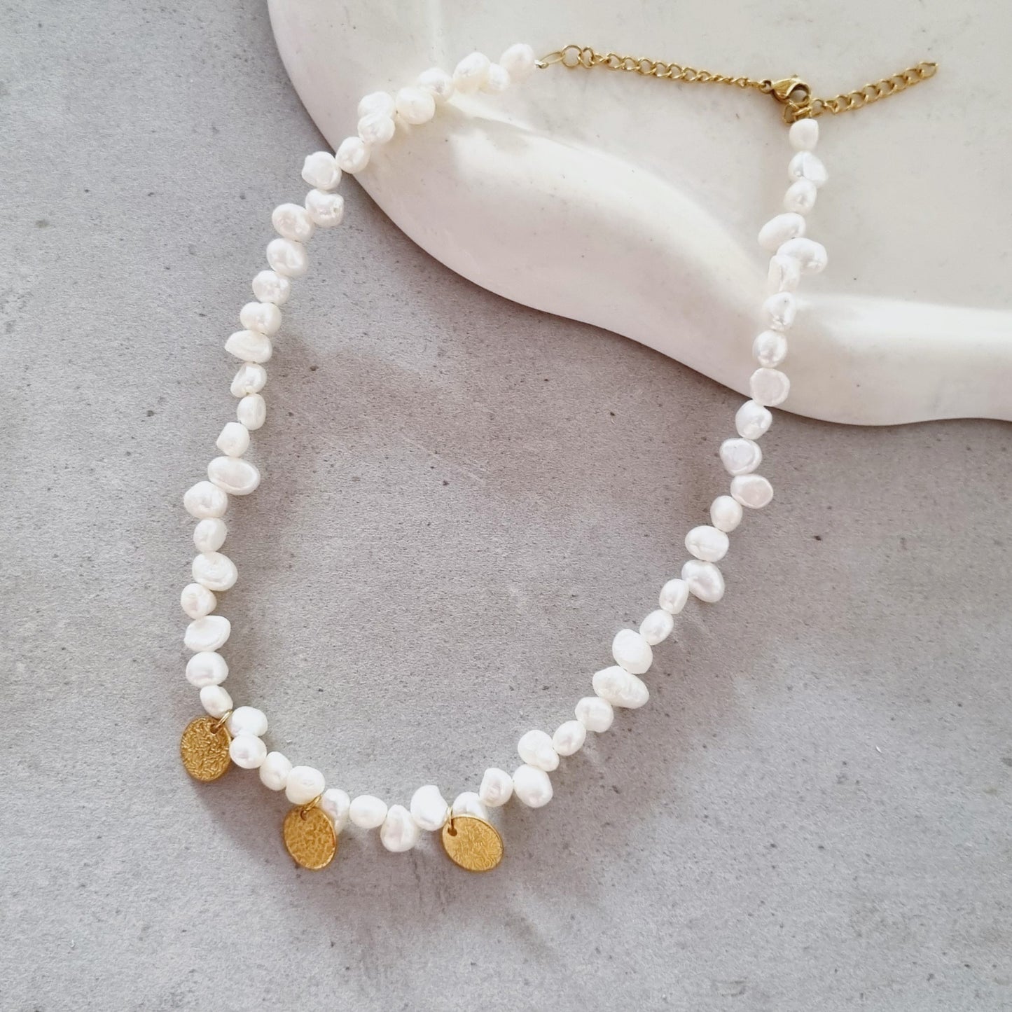 Raw pearls necklace