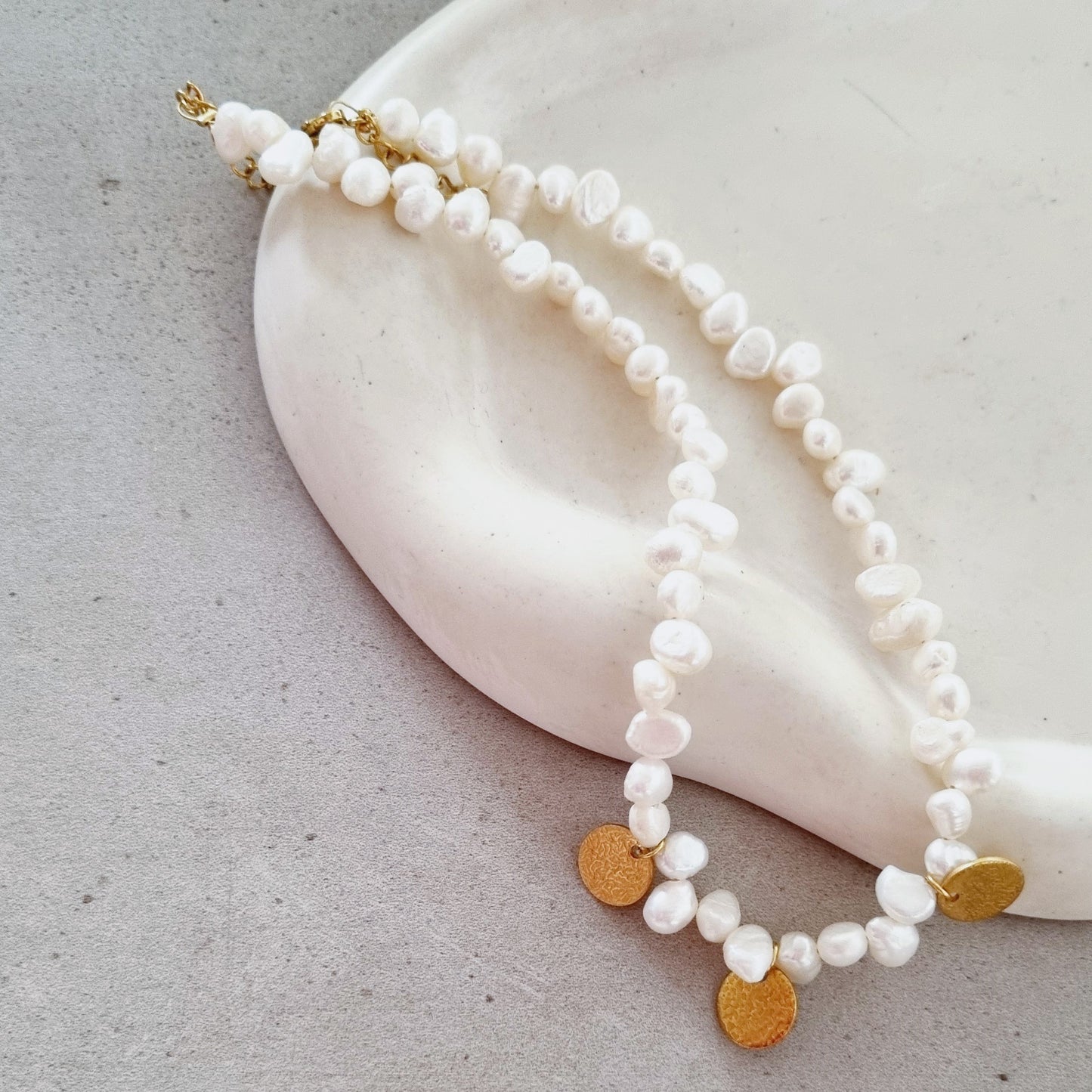 Raw pearls necklace