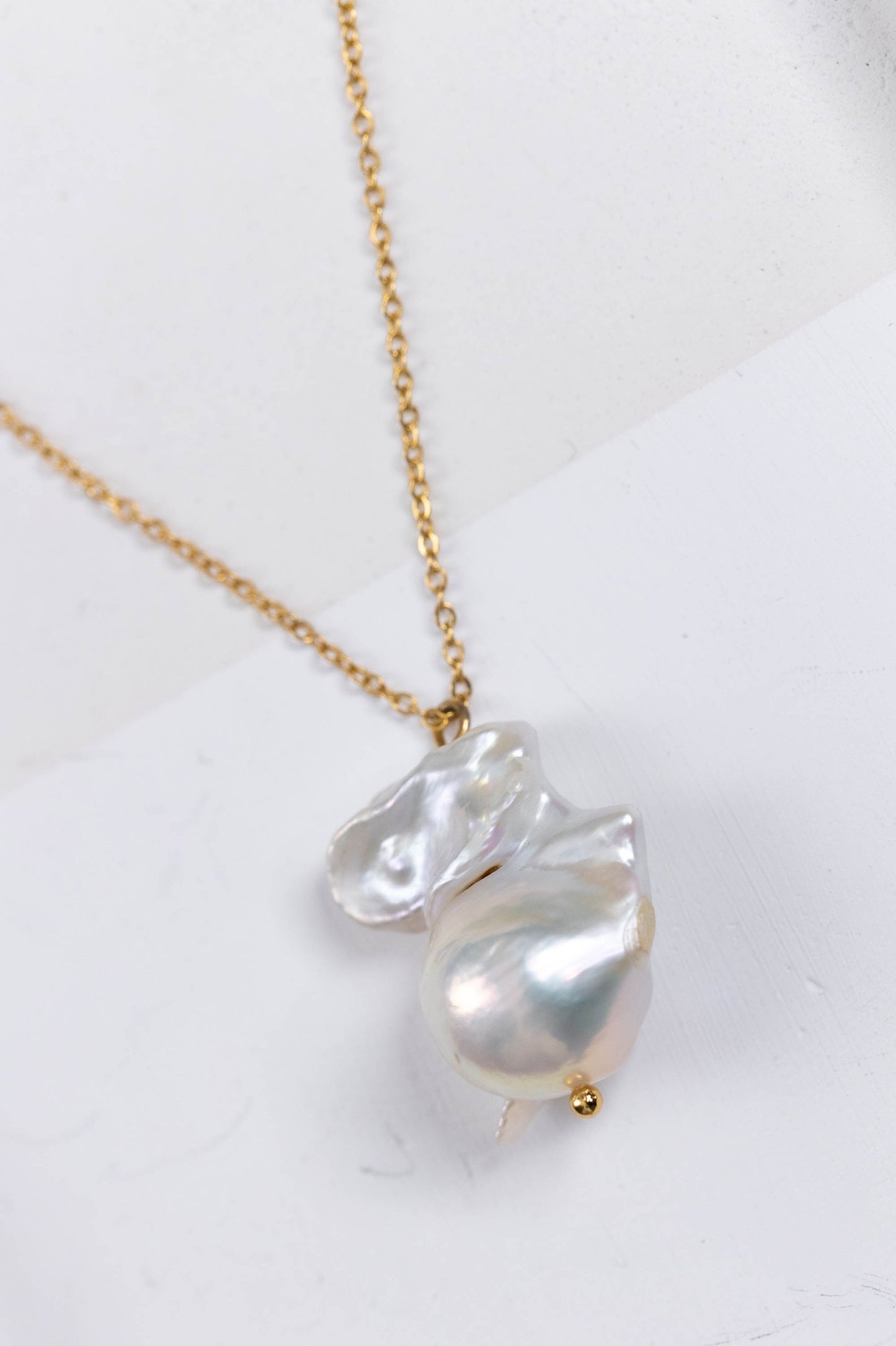 Baroque pearl pendnant