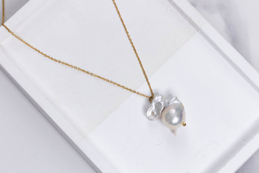 Baroque pearl pendnant